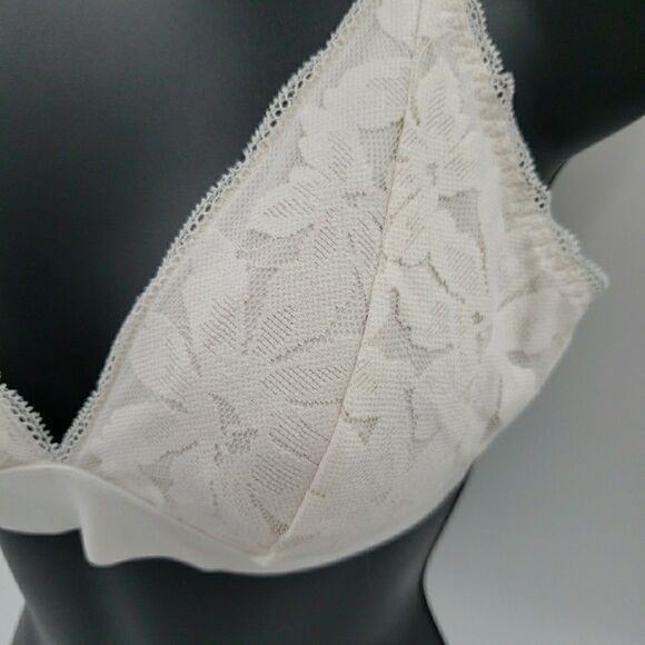 Victorias Secret Sz Small Bra Ivory Lace Lightly Lined Wireless Plunge Bralette - Picture 2 of 16